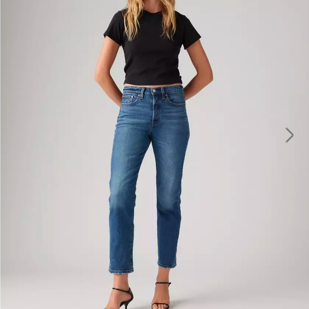 Levi’s Wedgie Straight Jean, Unstoppable Wear (Dark Wash) Size 27W x 26L